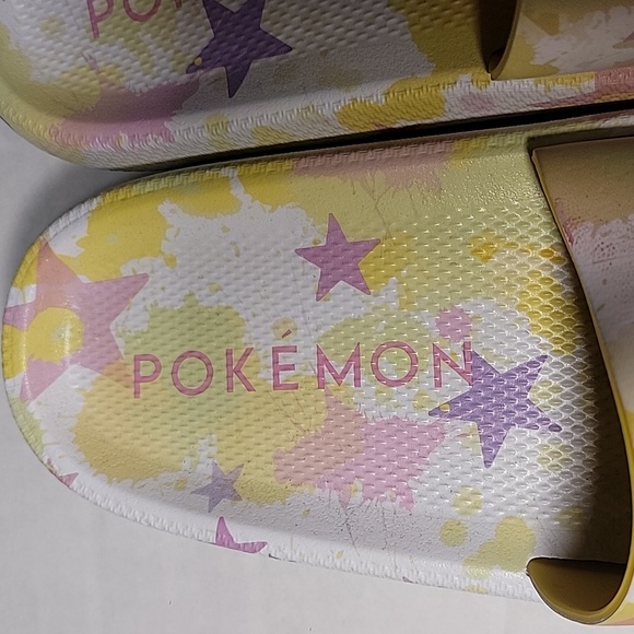 Women's Pokémon Pikachu slides - Picture 3 of 7